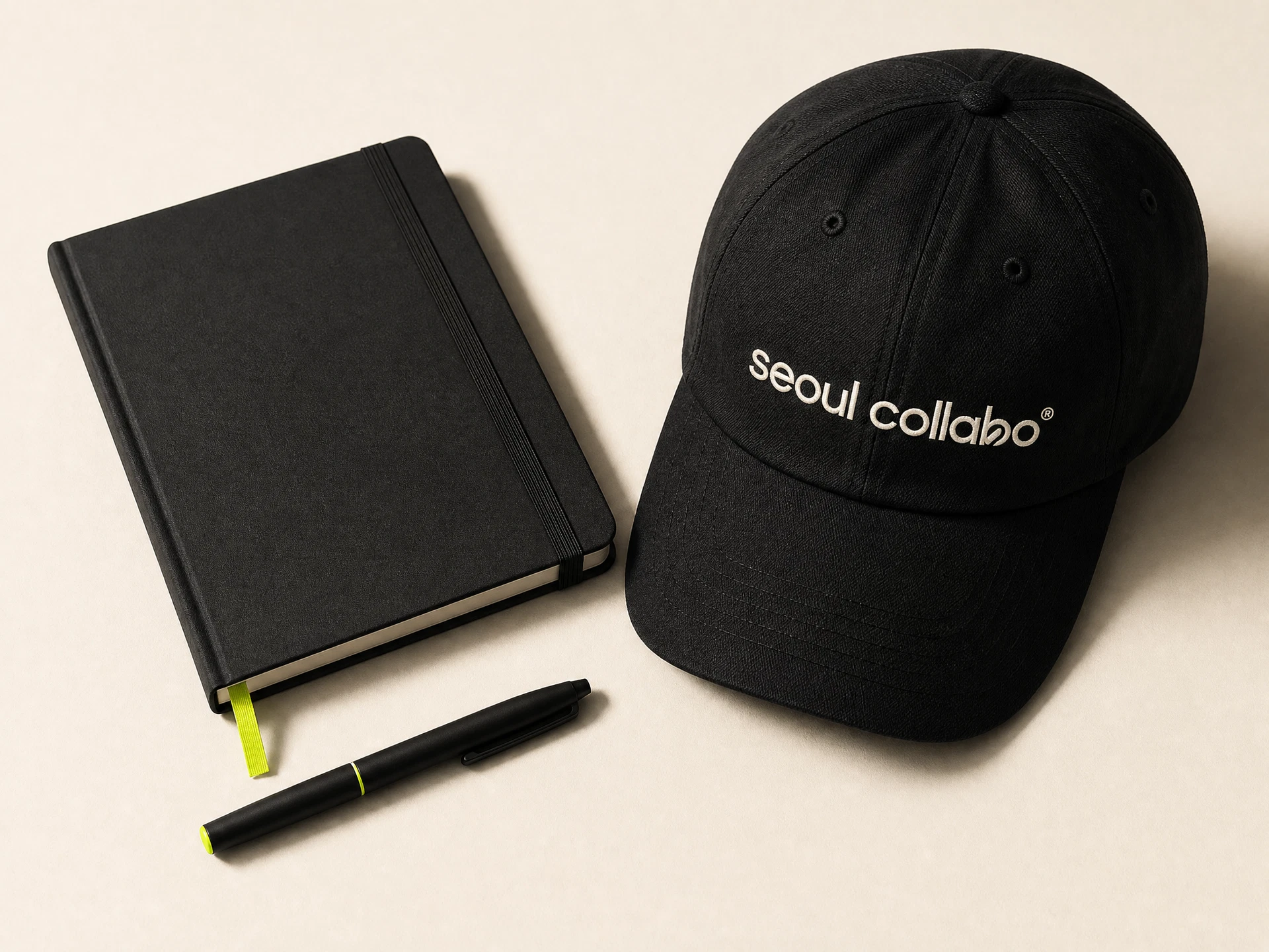 SEOUL COLLABO 모자와 노트·필기도구 적용 목업